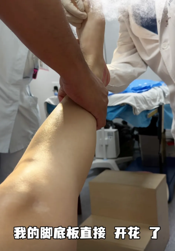 诚信配资 女子在家突然脚底喷血，紧急送医！这东西很多人跟风买……